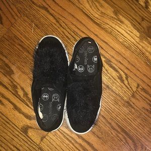 Server madden girls Pom Pom shoes